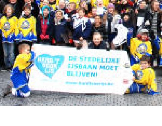 Ijsbaan Ruggeveld: 4.500 handtekeningen in 3 uur!